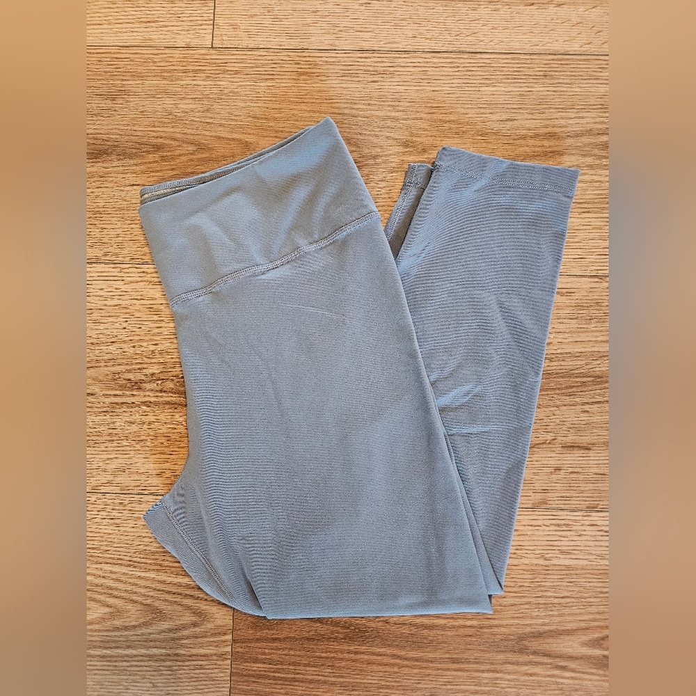 Nike Dri-FIT Gray Leggings, Size Medium